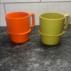 Vintage Tupperware coffee cups. Vibrant Orange and Avocado Green 16 Oz